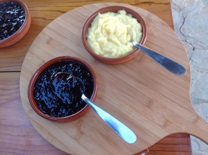 Gateau basque crème ou cerise noire